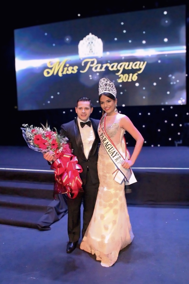 Montserrat Villagra en el escenario de Miss Paraguay 2016